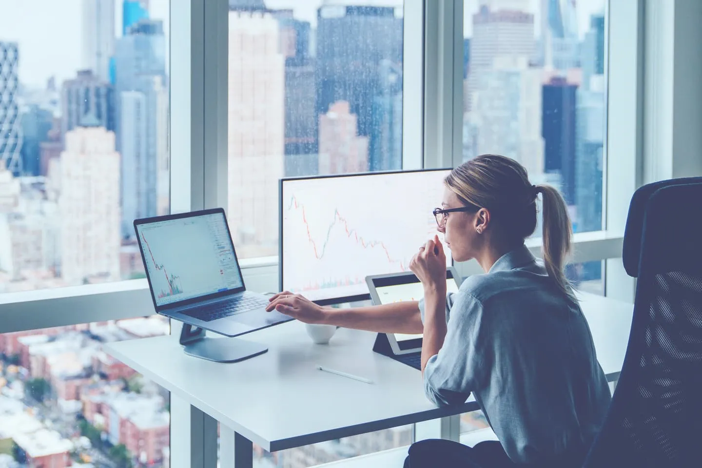 Lady using desktop trading platform