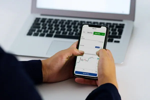 Herramientas de la plataforma de FOREX.com alertas por mensajes SMS